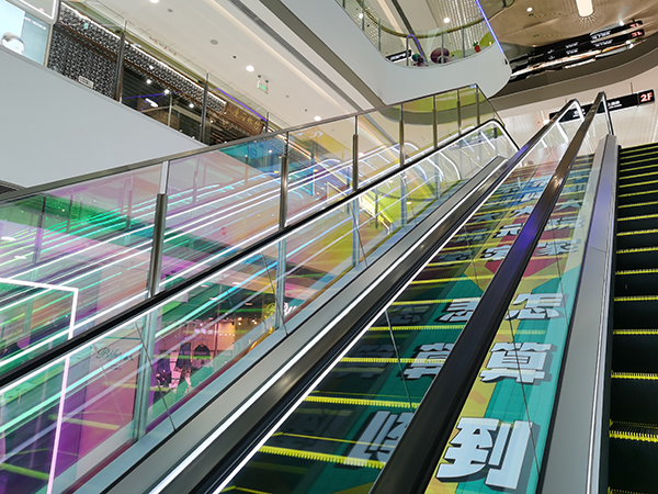 Installation of our dichroic glass in Wanda mall completed