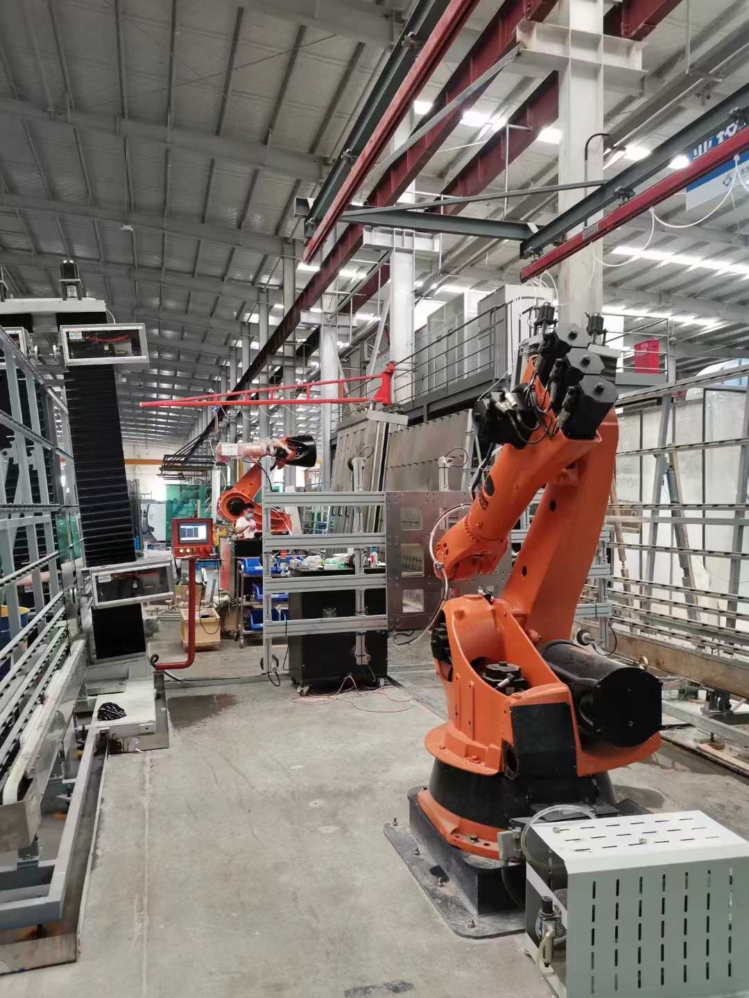 New Arriving 16 Sets Robots Installed in Processing Glass Lines Workshop